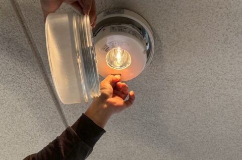 非常照明のバッテリー交換